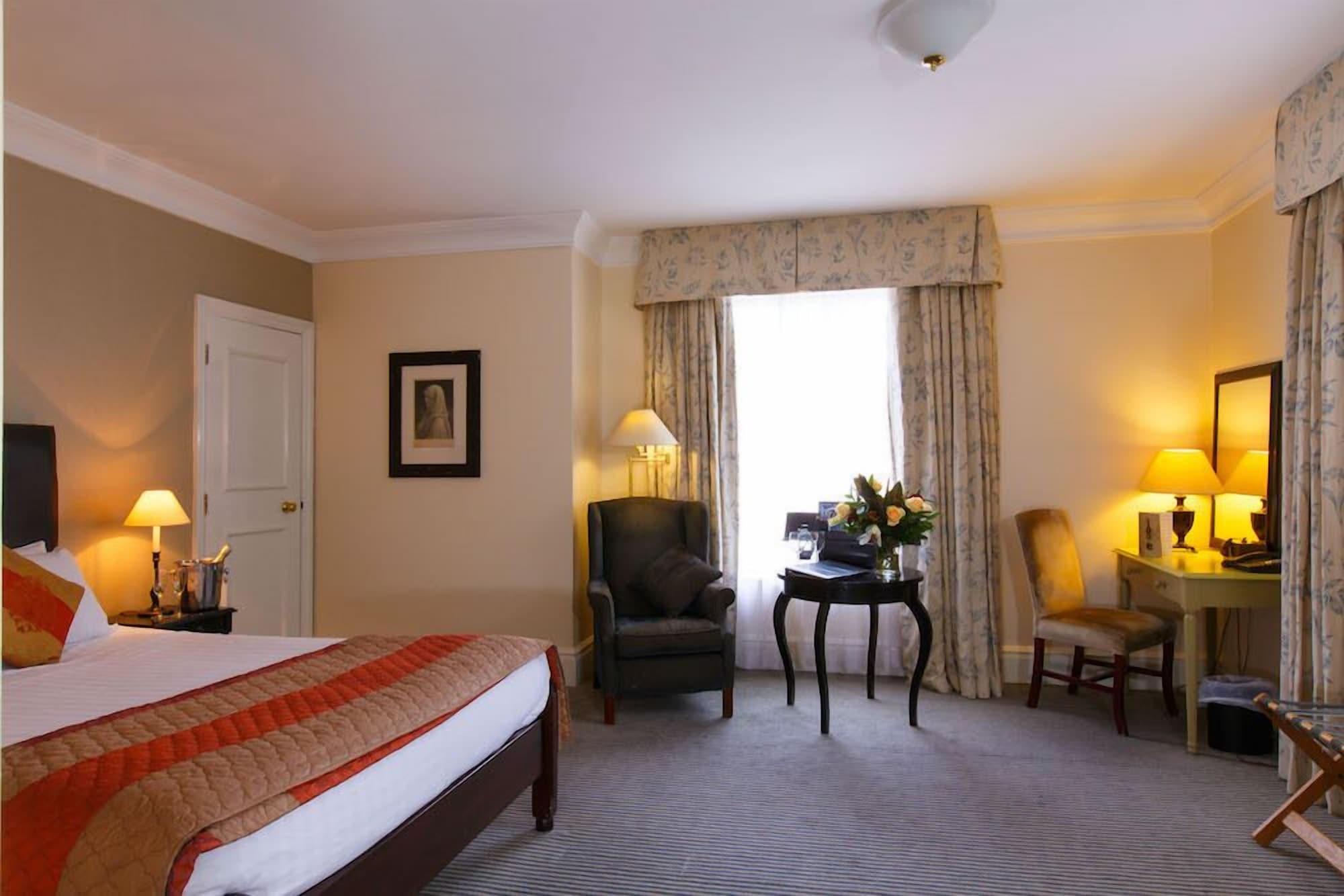 Kingston Lodge Hotel Kingston upon Thames  Eksteriør billede