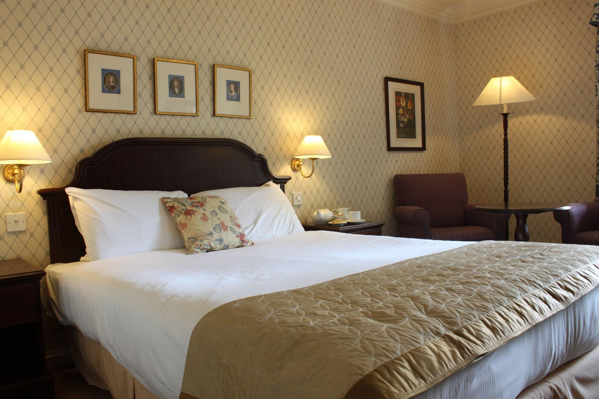 Kingston Lodge Hotel Kingston upon Thames  Eksteriør billede