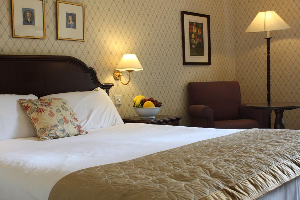 Kingston Lodge Hotel Kingston upon Thames  Eksteriør billede