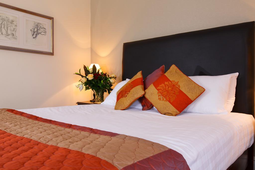 Kingston Lodge Hotel Kingston upon Thames  Eksteriør billede