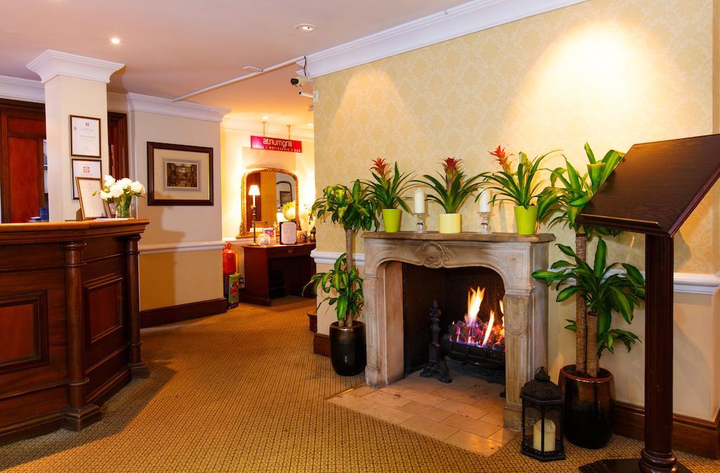 Kingston Lodge Hotel Kingston upon Thames  Eksteriør billede