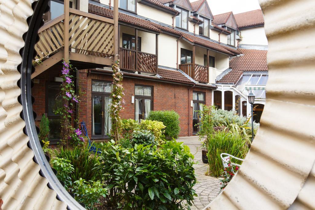 Kingston Lodge Hotel Kingston upon Thames  Eksteriør billede