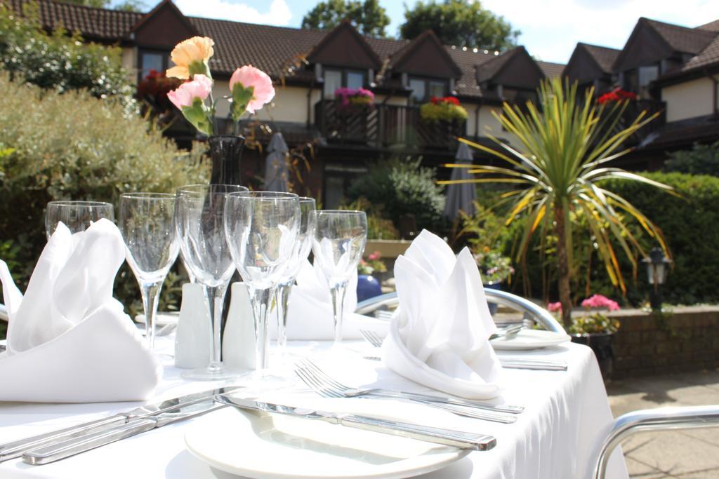 Kingston Lodge Hotel Kingston upon Thames  Eksteriør billede