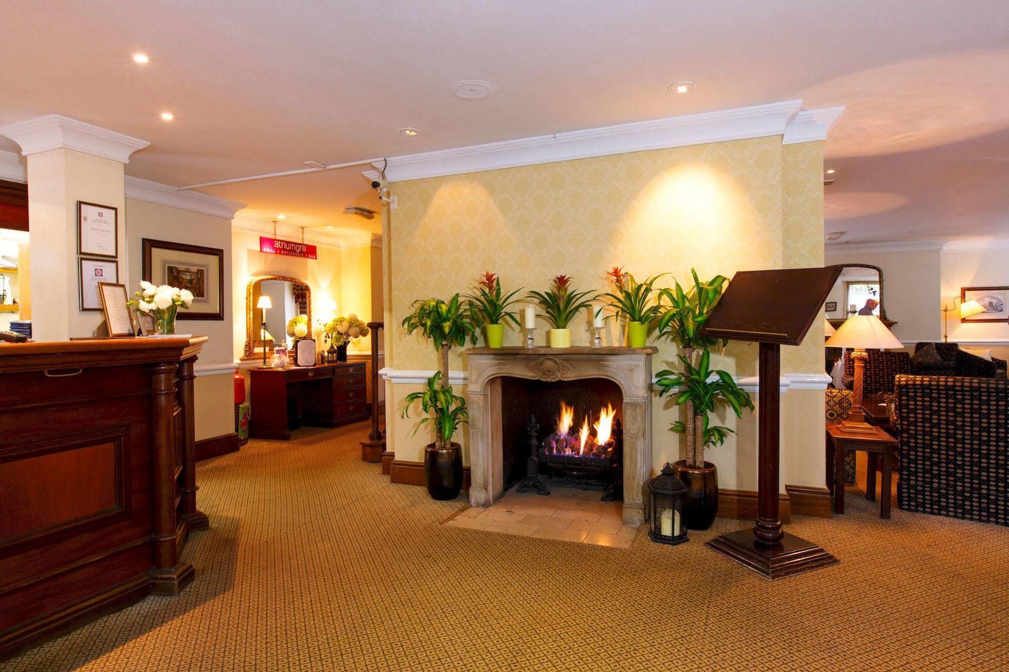 Kingston Lodge Hotel Kingston upon Thames  Eksteriør billede