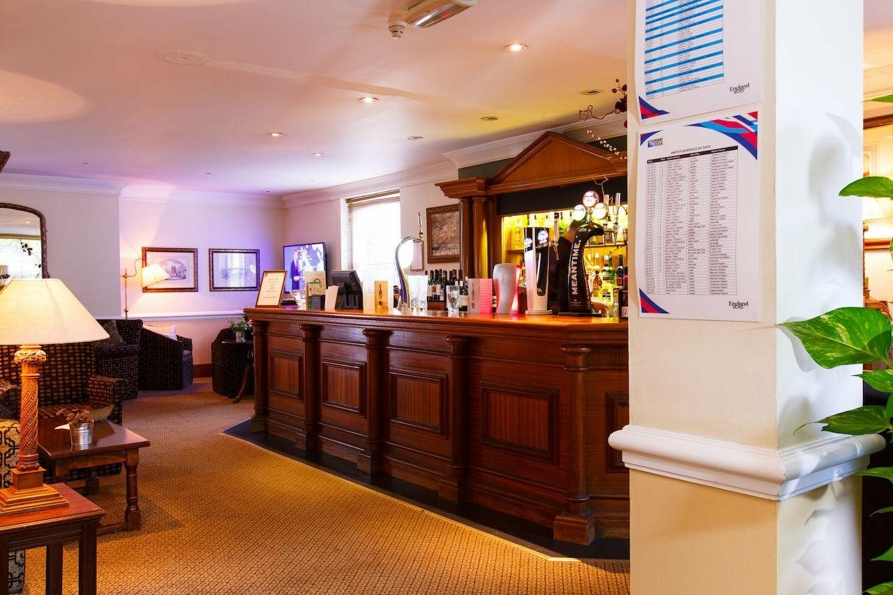 Kingston Lodge Hotel Kingston upon Thames  Eksteriør billede