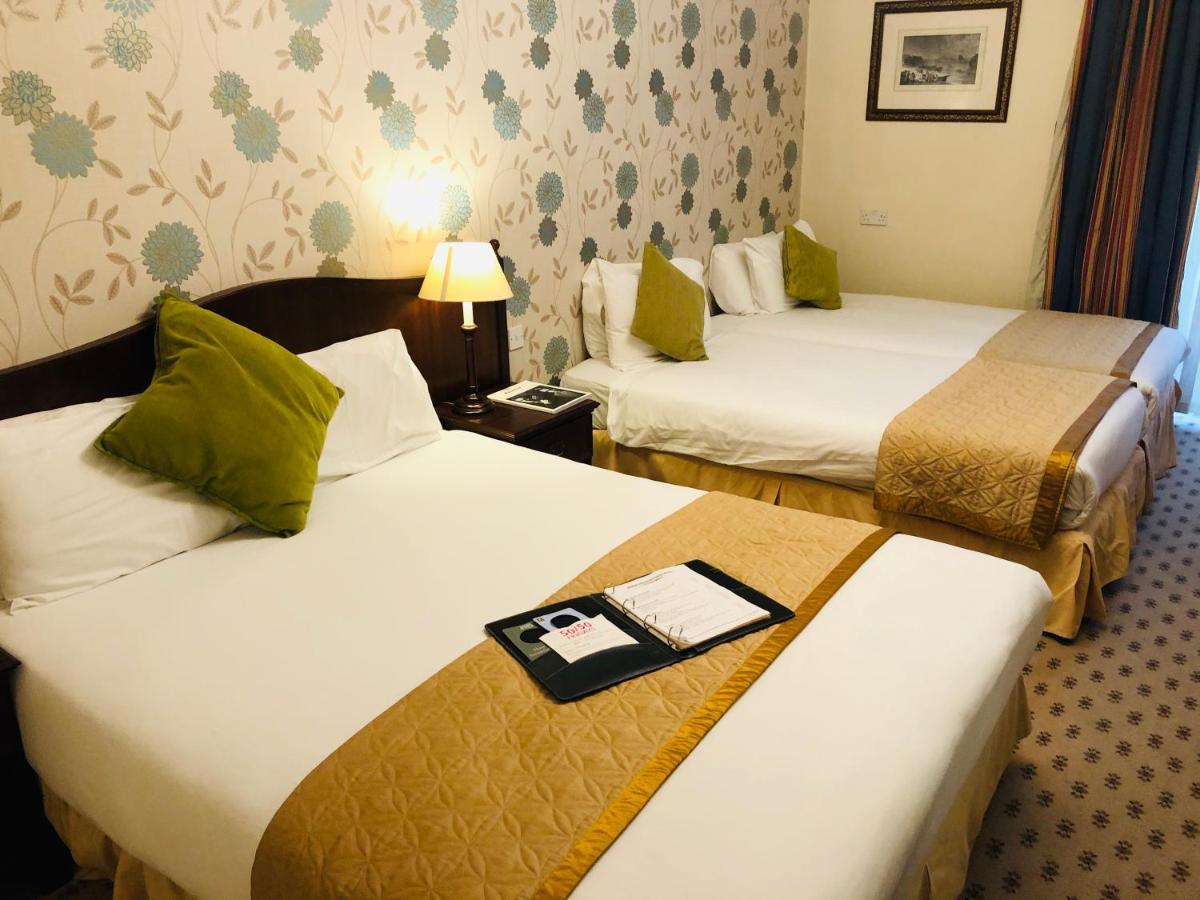 Kingston Lodge Hotel Kingston upon Thames  Eksteriør billede