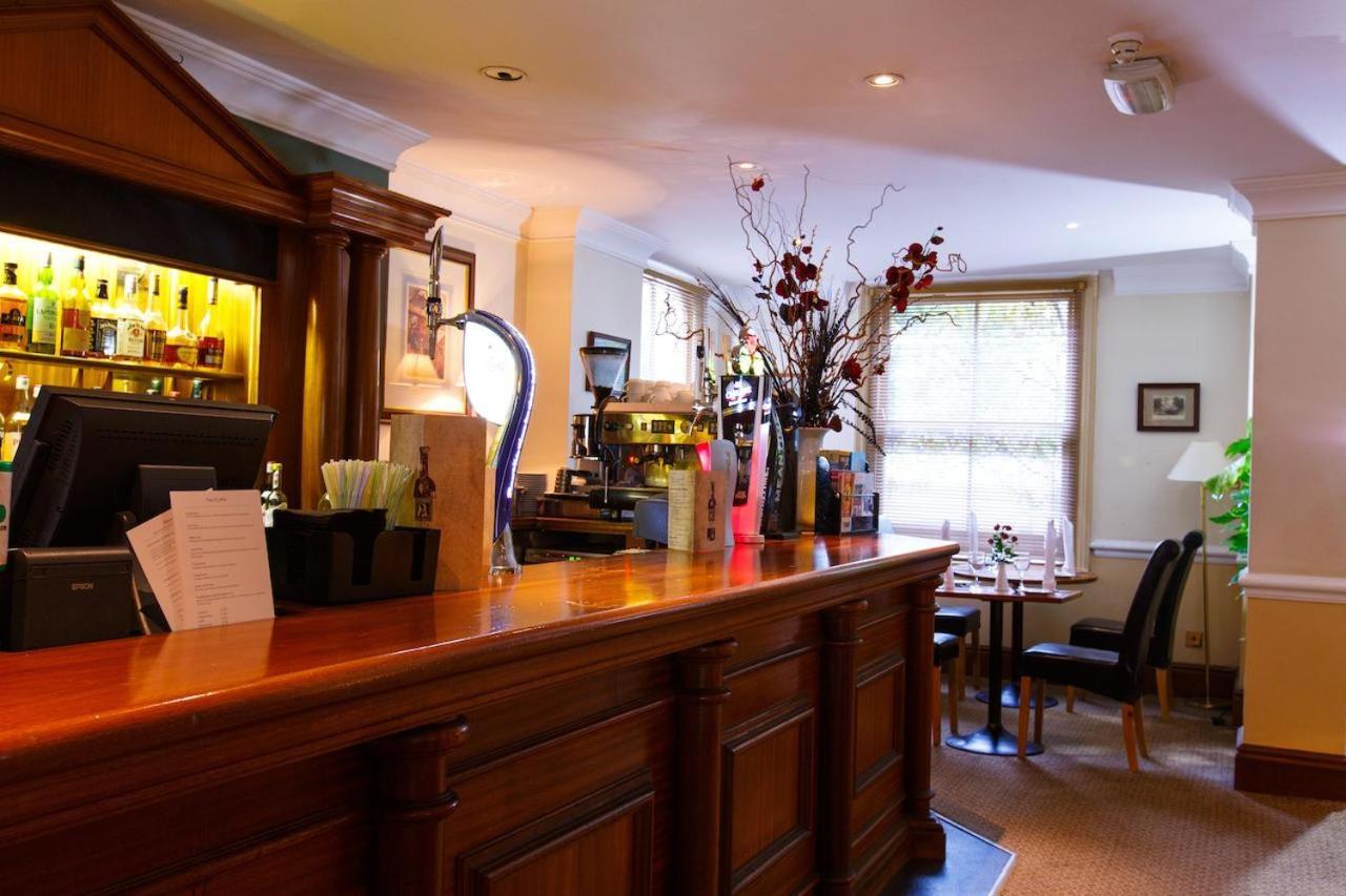 Kingston Lodge Hotel Kingston upon Thames  Eksteriør billede